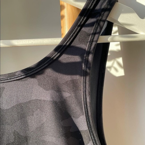 *SOLD* NWT Lululemon Power Pivot cropped tank | Size 6 - Picture 4 of 6